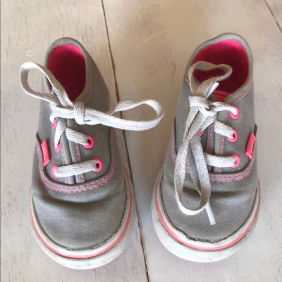 Gray van - Picture 1 of 5